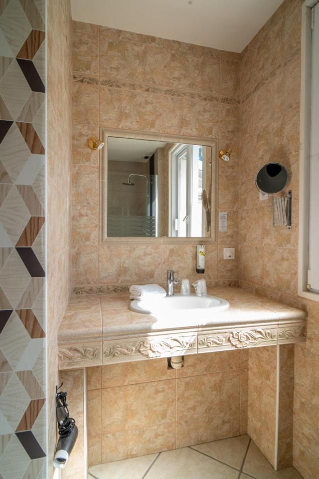 Logis Hotel Majestic Chatelaillon Plage - La Rochelle Habitación foto